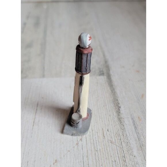 Red old fashioned gas pump Village accessory Xmas - Picture 3 of 6